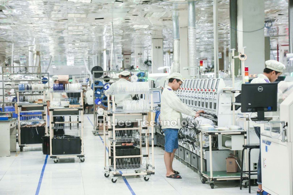 SMT (表面貼片加工技術) 貼片加工是現代電子制造中常用的加工技術,它涉及到多個設備和工序。以下是一個完整的SMT貼片加工流程所涉及的主要設備 SMT (表面貼片加工技術) 貼片加工是現代電子制造中常用的加工技術,它涉及到多個設備和工序。以下是一個完整的SMT貼片加工流程所涉及的主要設備